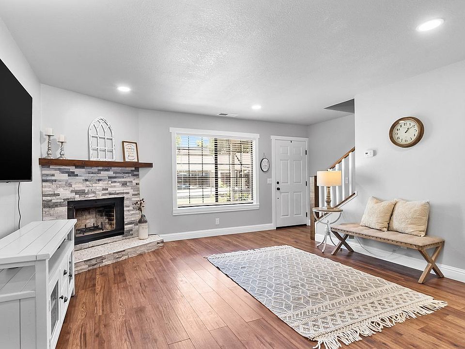 1st image of 2497 Merrychase Dr APT 4
