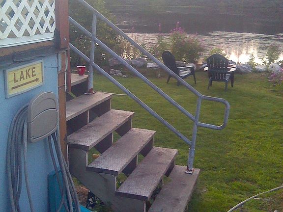 Steps to sunporch 
