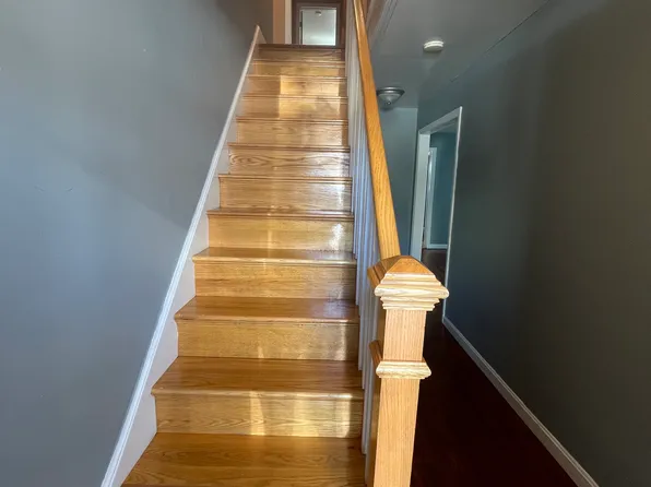 60 Rock St #2, Lowell, MA 01854