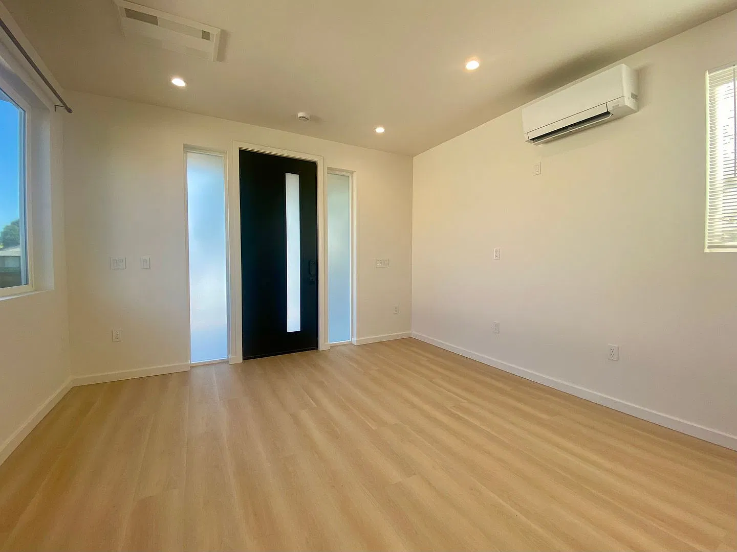 Brand New 2 Bedroom / 2 Bathroom ADU - Modern Living! — Photo 3