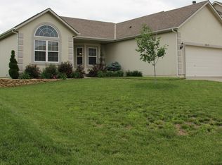 18115 Rollins Dr, Smithville, MO 64089