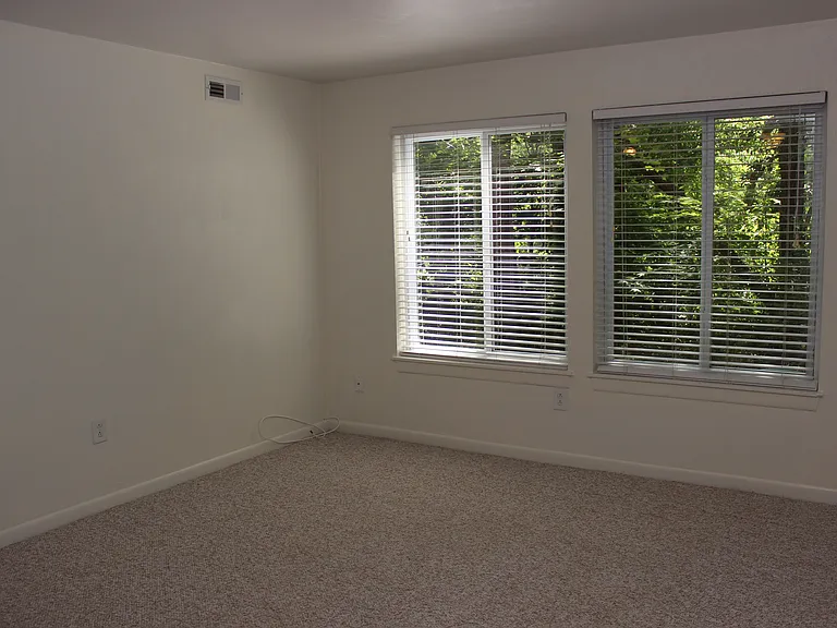 Cascades Pointe — Photo 16