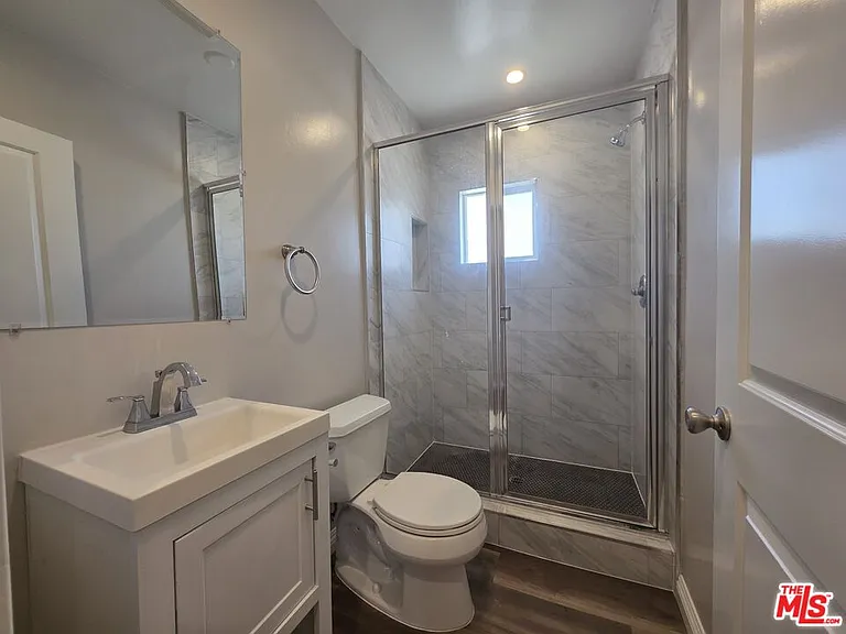 2012 S Holt Ave #2014 — Photo 41