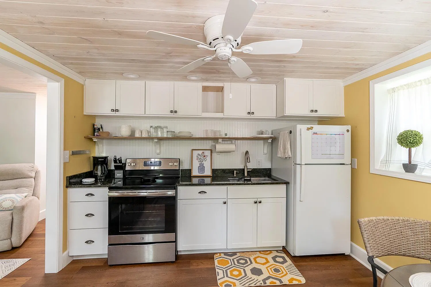 Studio, 377 sqft, $1,300 — Photo 3