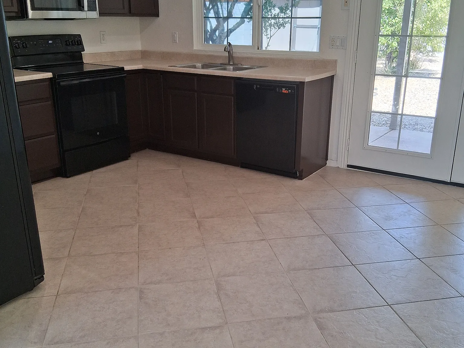 4 bed, 2.0 bath, 1220 sqft, $2,250 — Photo 3