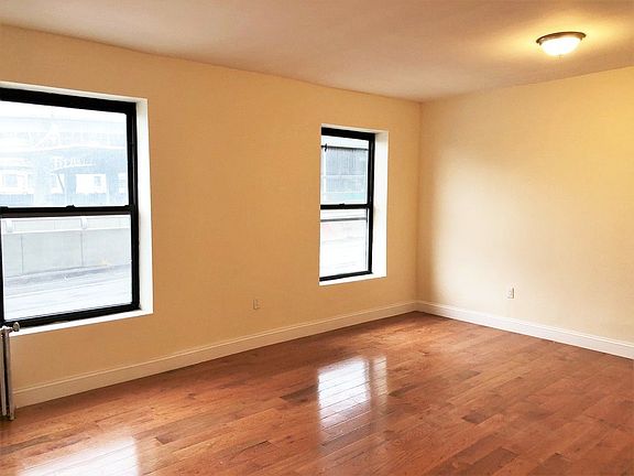 2nd image of 5 Pinehurst Ave APT 1A