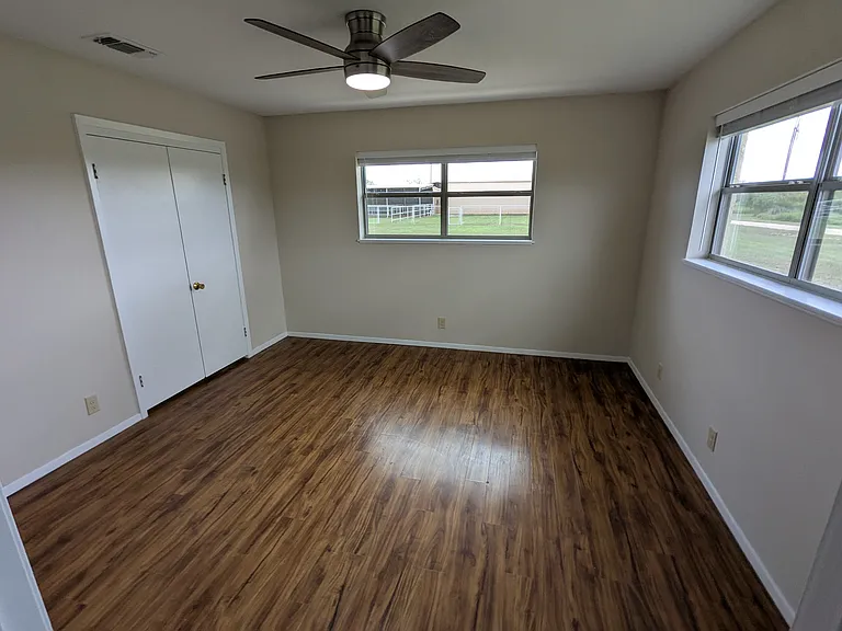 5694 N US Highway 277 — Photo 23