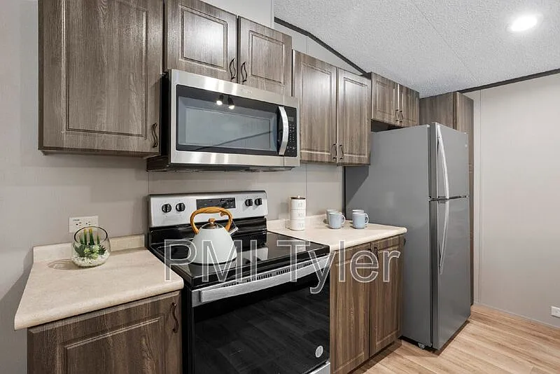 3 bed, 2.0 bath, 1068 sqft, $1,400 — Photo 2