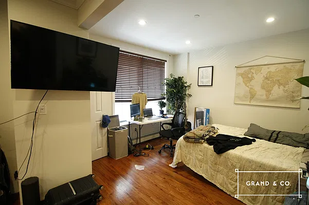 Rented by Grand & Co. | media 4