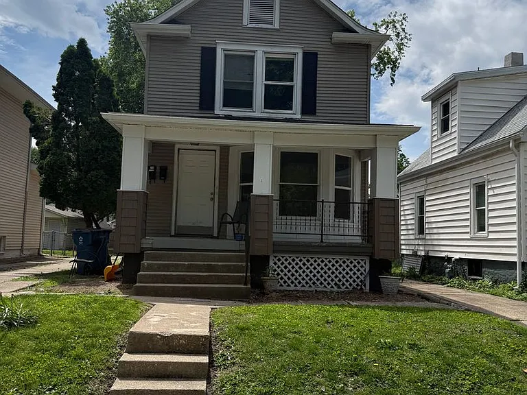 1901 S Spring St — Photo 1