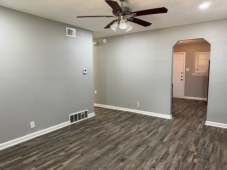 2506 Normont Cir — Photo 2