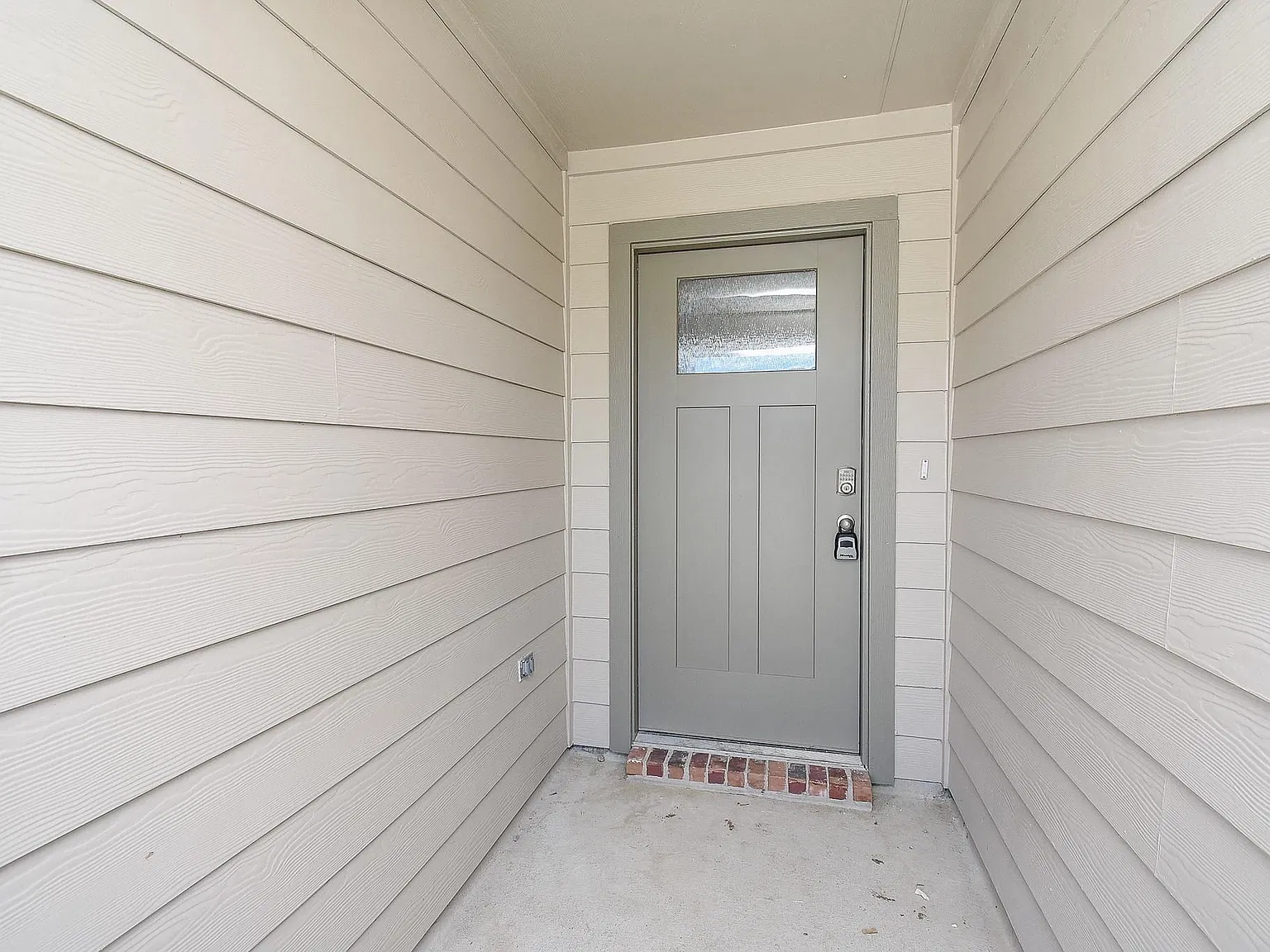 4 bed, 2.0 bath, 1812 sqft, $2,380 — Photo 3