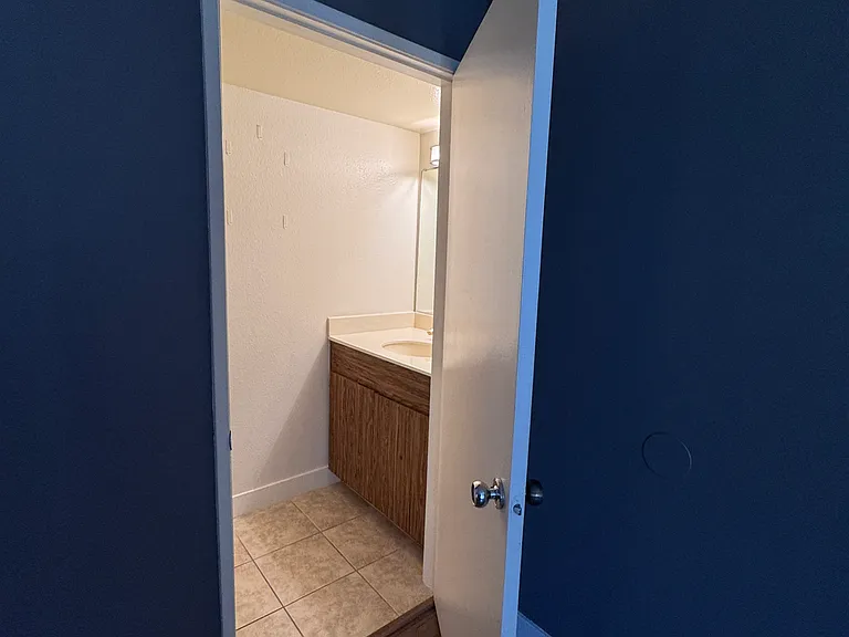 5729 Hazeltine Ave #4 — Photo 8