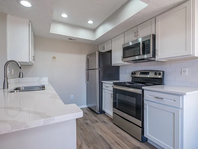 Perimeter Lakes Apartments — Photo 43