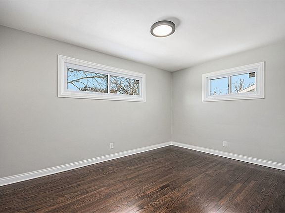 5th image of 225 Sunrise Ave
