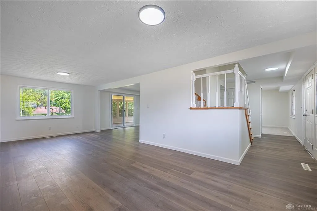 4 bed, 2.5 bath, 2052 sqft, $2,200 — Photo 2