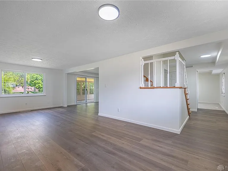 6221 Longford Rd — Photo 2