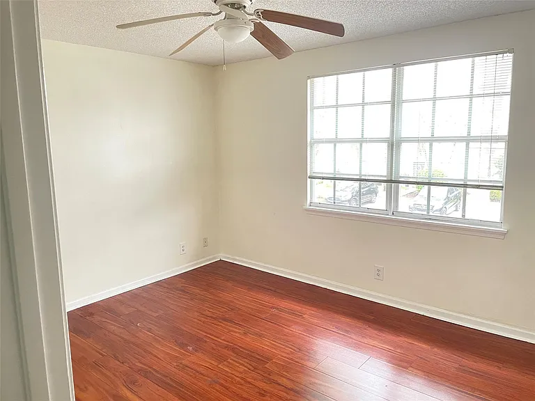 9844 NW 56th Pl — Photo 9