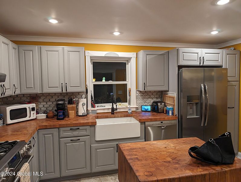 5th image of 813 7th Avenue
