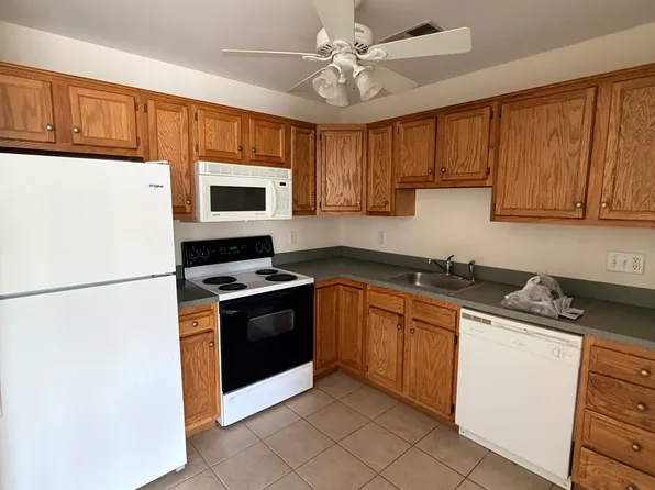 35 Judith Ln #204, East Haven, CT 06512