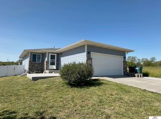 941 Garden Valley Rd, Lincoln, NE 68521