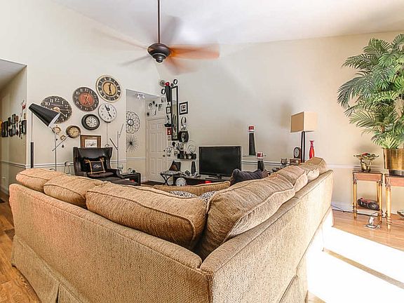 5th image of 215 Brentwood Way