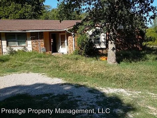 1st image of 3401 N Douglas Blvd #1/2