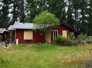 689 Hummingbird Rd, Cave Junction, OR 97523