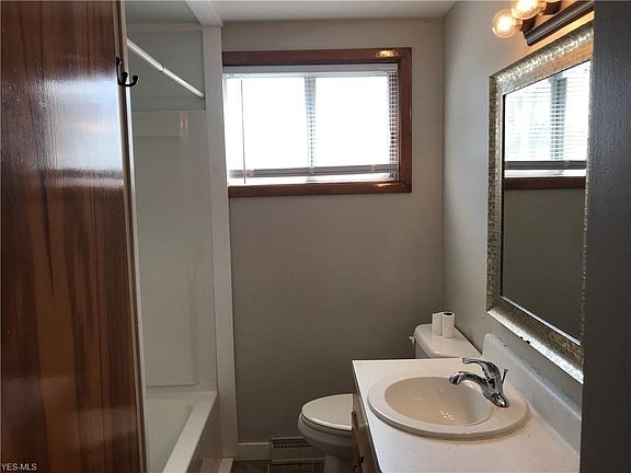 5th image of 155 10th St NE