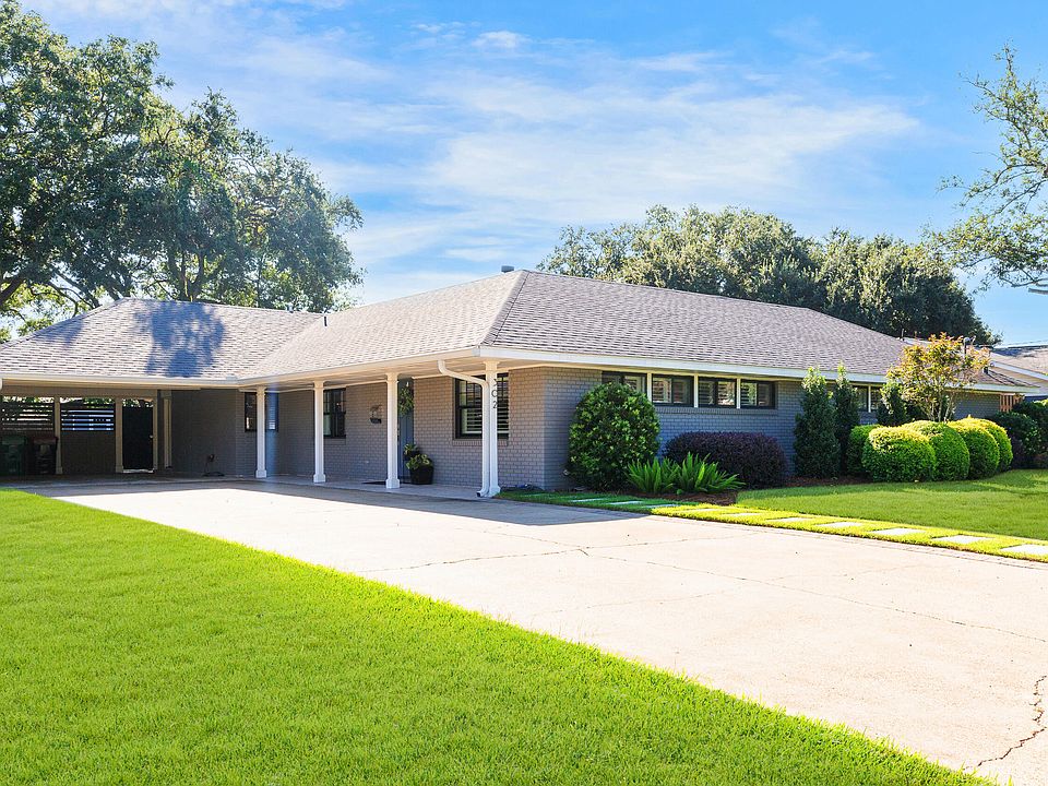 1st image of 302 White Oak Dr