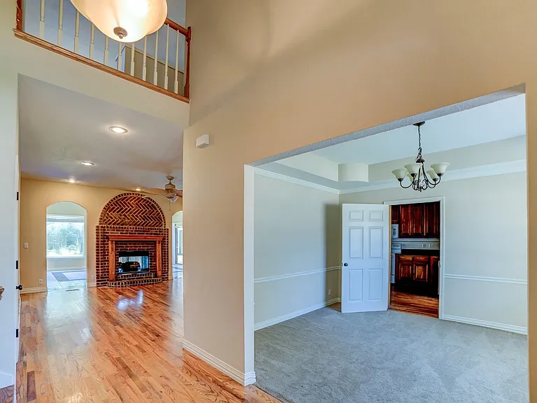 10119 S College Pl — Photo 4