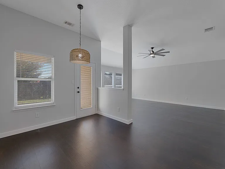 605 Clearbrook St — Photo 24