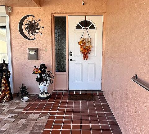 2nd image of 10467 Larchmont Pl N