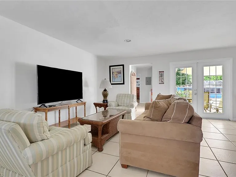 2772 Riverview Dr — Photo 10