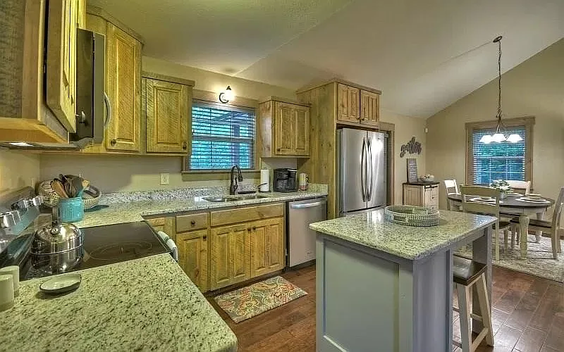 3 bed, 1536 sqft, $2,300 — Photo 4