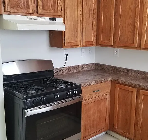 5211 Glenloch St — Photo 3