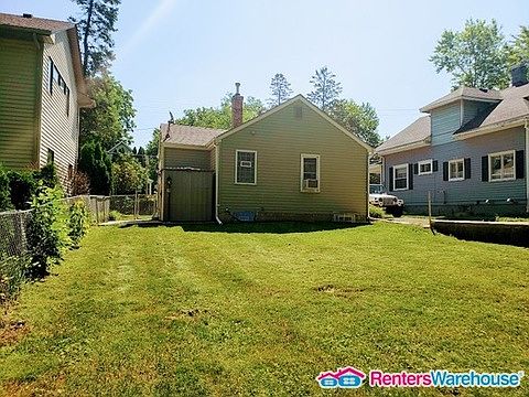 3rd image of 214 Owens St N
