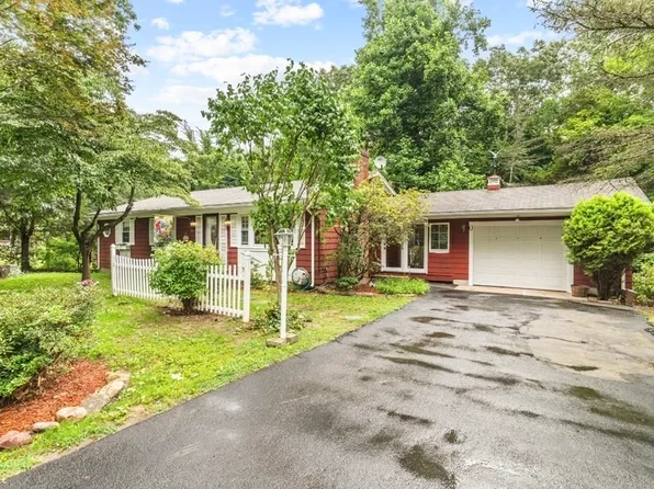 22 Fletcher St, Plainville, MA 02762