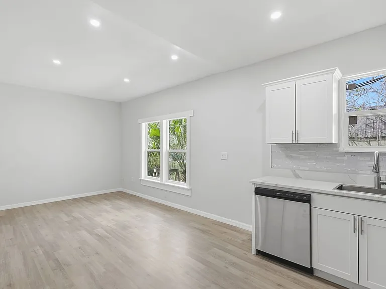 727 Wood St — Photo 5