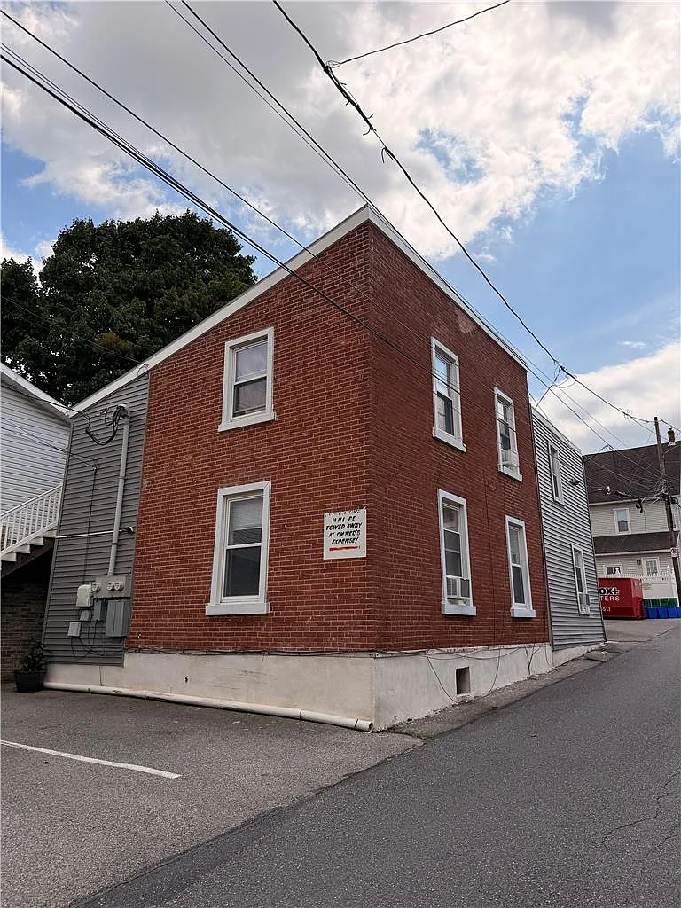 1 bed, 1.0 bath, 876 sqft, $1,395 — Photo 2
