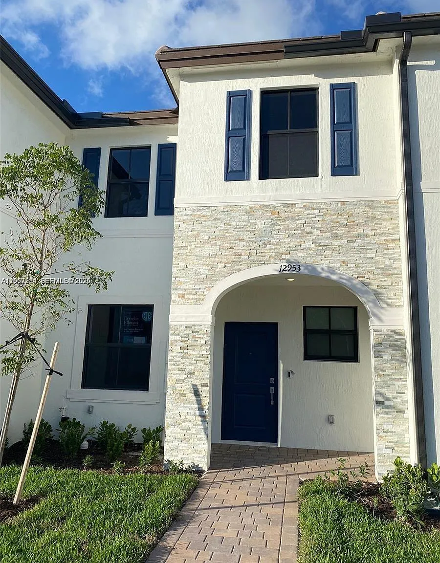 3 bed, 2.5 bath, $2,850 — Photo 1