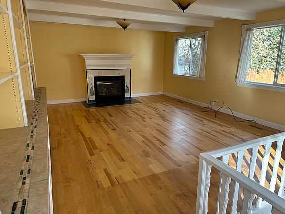 5th image of 2591 S Park St