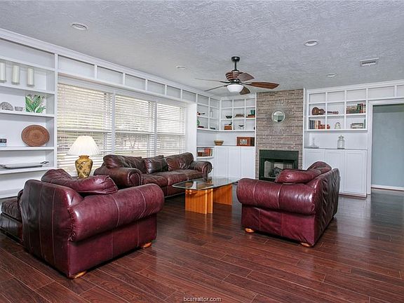 5th image of 733 Garden Acres Blvd