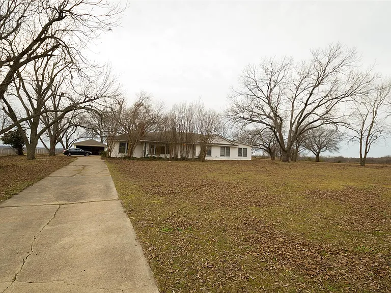 2047 FM 2933 — Photo 26