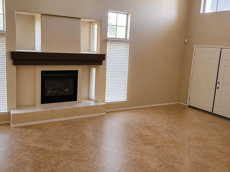 14138 N 158th Ct — Photo 2
