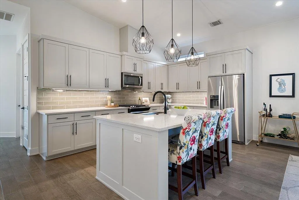 3 bed, 1800 sqft, $3,200 — Photo 3