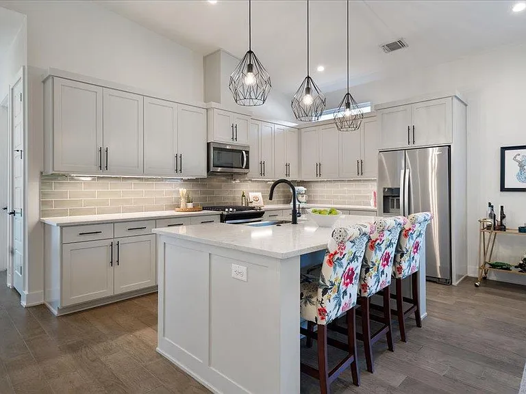 7009 Zachary Dr — Photo 4