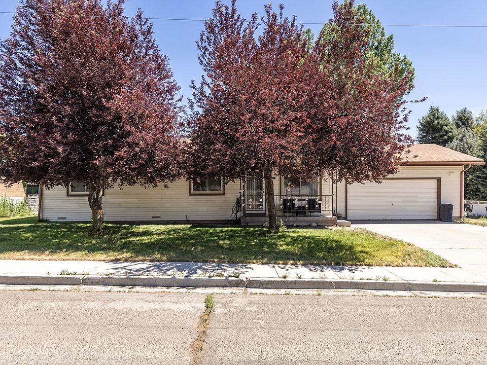 1st image of 441 4th St