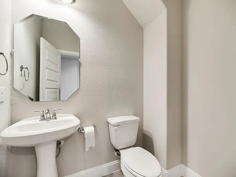 412 Winding Creek Ln — Photo 17