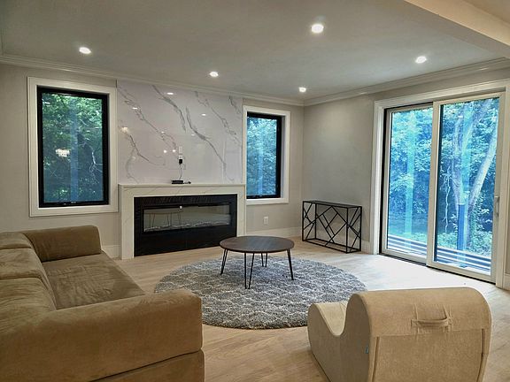 3rd image of 55 Oak Ave